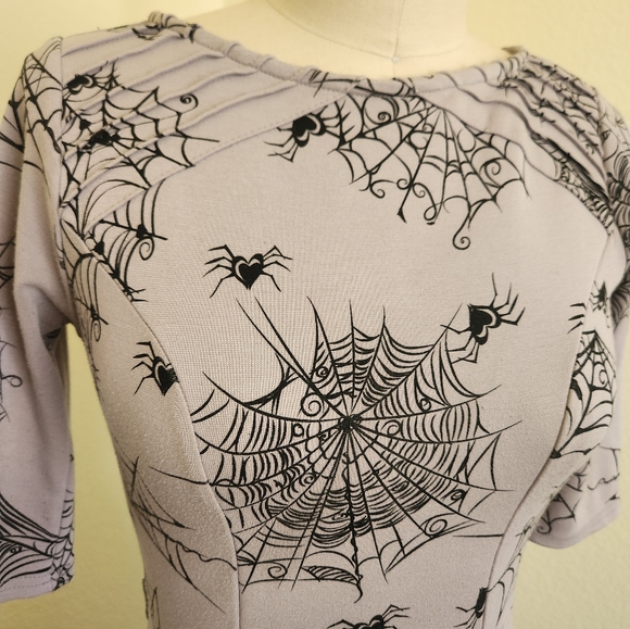 Unique Vintage Stephanie Spiderweb Dress - Picture 2 of 6